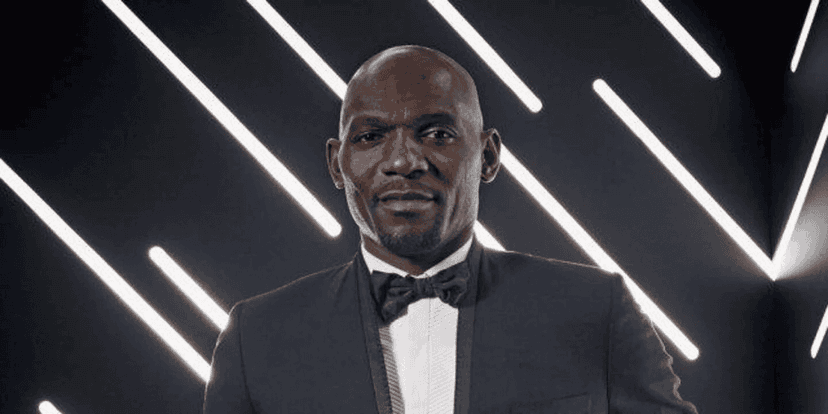 Reward card Win a monthly raffle of Digital Autograph from a Legend